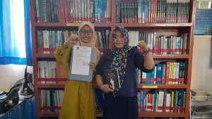 Berbakat, Mahasiswa PBSI Hibahkan Buku Antologi Ke Perpustakaan STKIP PGRI Pacitan